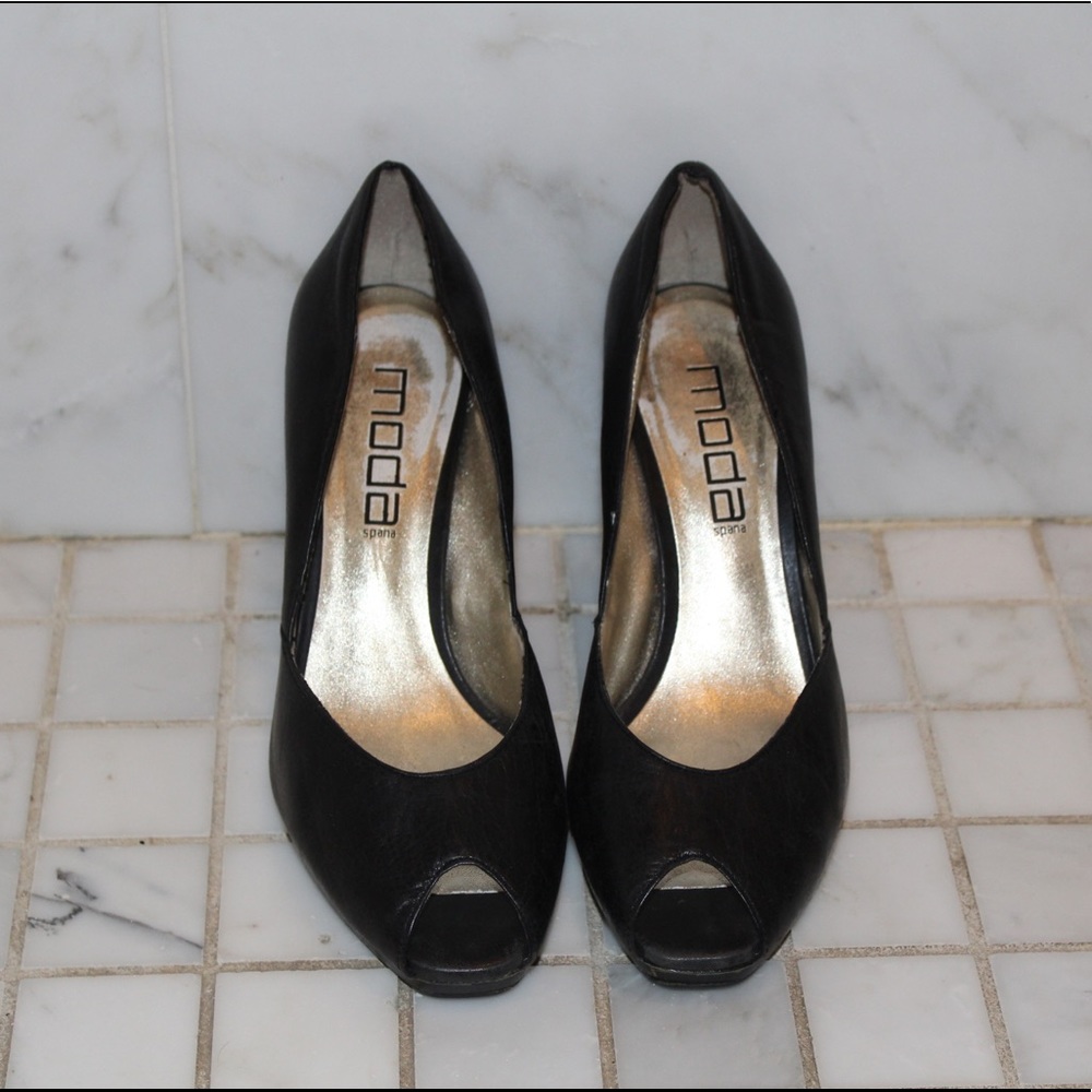 Peep-toe wedges